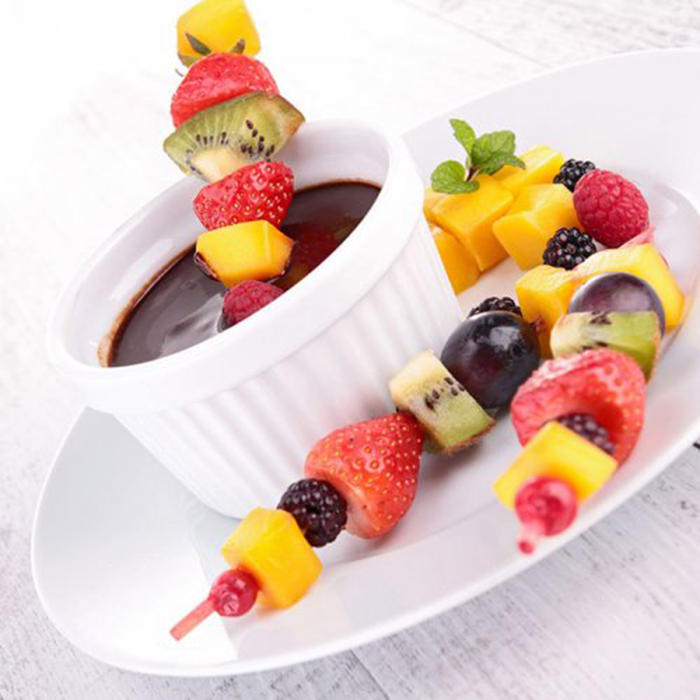 Brocheta de Fruta con Salsa de Chocolate Casera