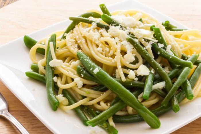 Espaguetis con Aceite de Ajo y Judías Verdes