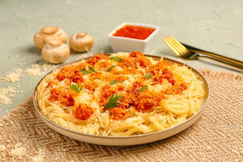 Espaguetis con Tomate y Parmesano