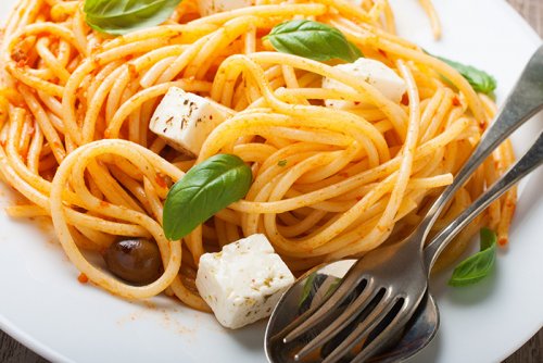 Espaguetis Pomodoro con Queso Feta