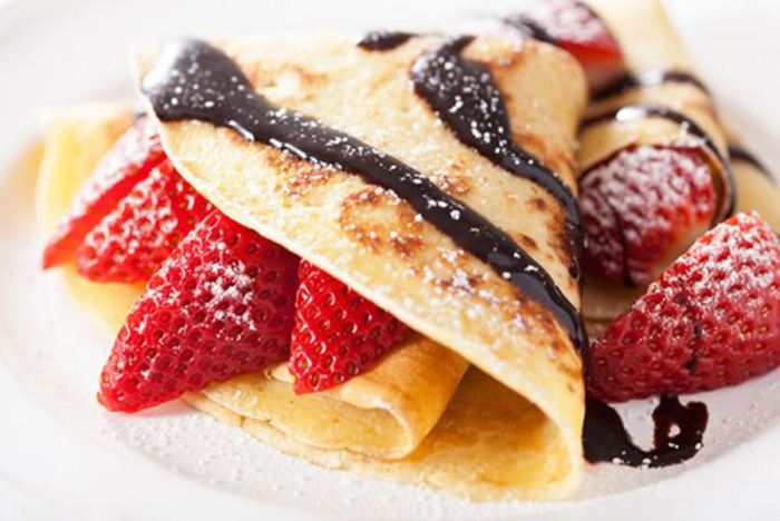 Panqueques con Fresas y Chocolate