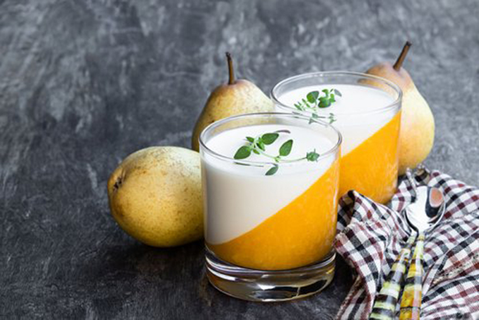 Panna Cotta con Compota de Pera