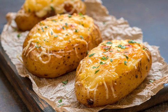 Patatas Asadas con Rellenas de Tocino y Queso Receta